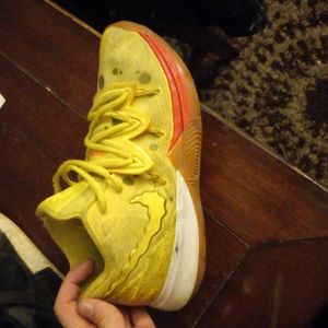NIKE Kyrie SpongeBob  edition mens size 8.5